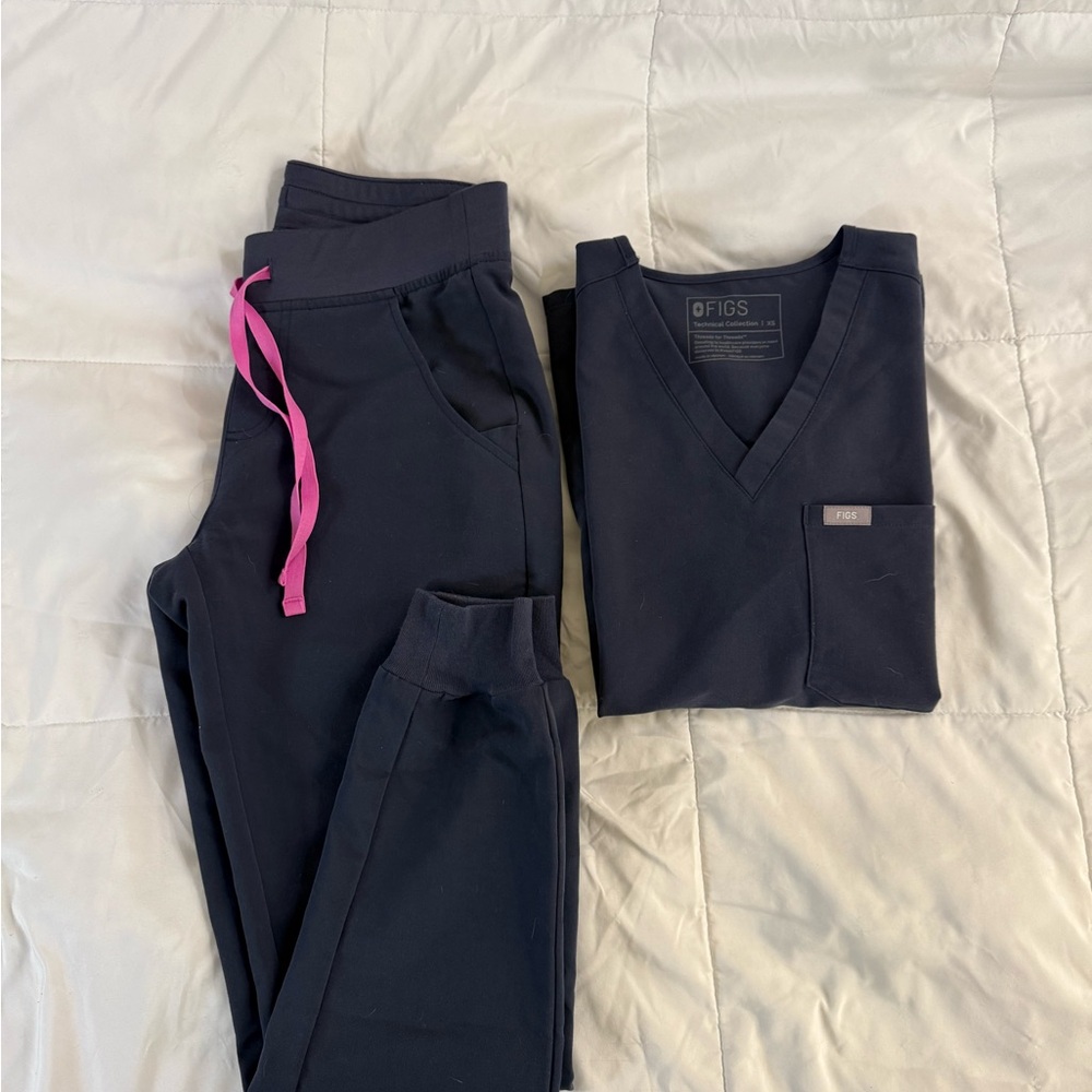 FIGS Catrina One-Pocket Scrub Top & Zamora Jogger Scrub Pants Set, Women’s XS